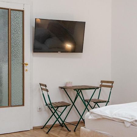 Budget City Stay - Near Wiener Stadthalle Ideal For Longstays Экстерьер фото